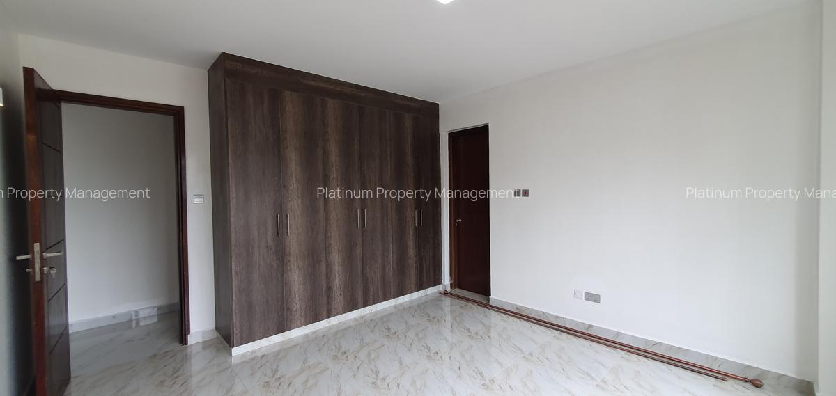 4 Bed Apartment with En Suite in Parklands - 15