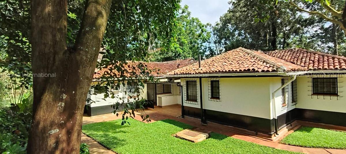 4 Bed House with En Suite in Rosslyn - 1