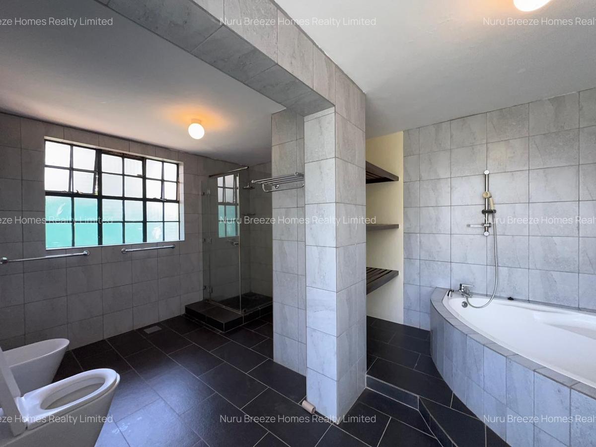 4 Bed House with En Suite in Runda - 17