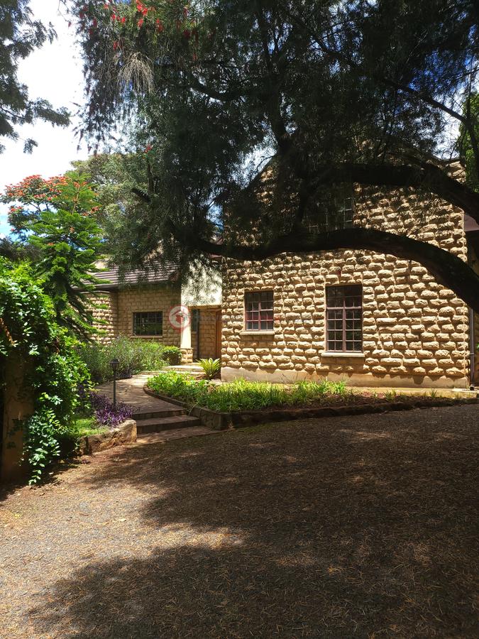 5 Bed Villa with En Suite in Karen Hardy - 14