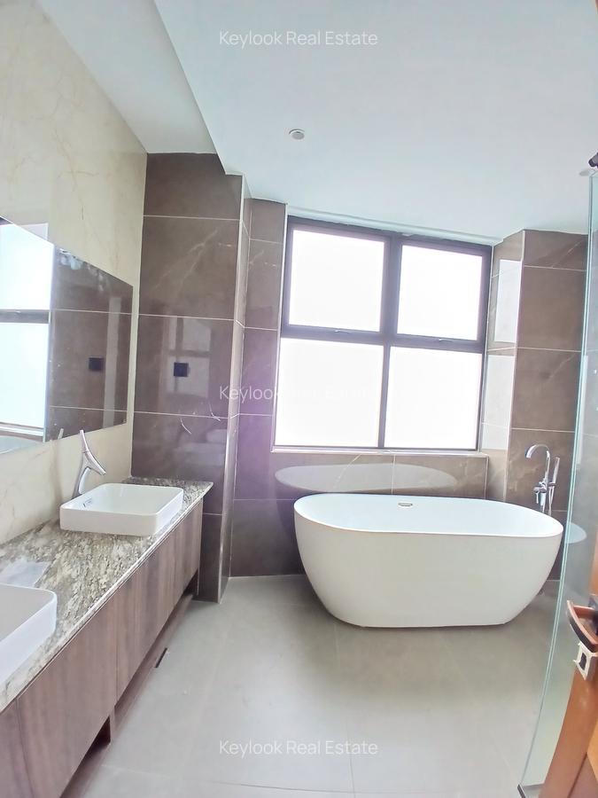 3 Bed Apartment with En Suite at Riverside Drive - 3