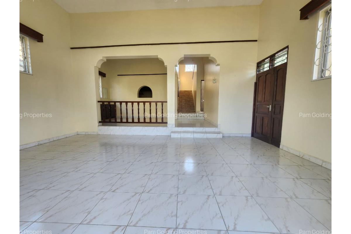 4 Bed Townhouse with En Suite in Nyali Area - 2