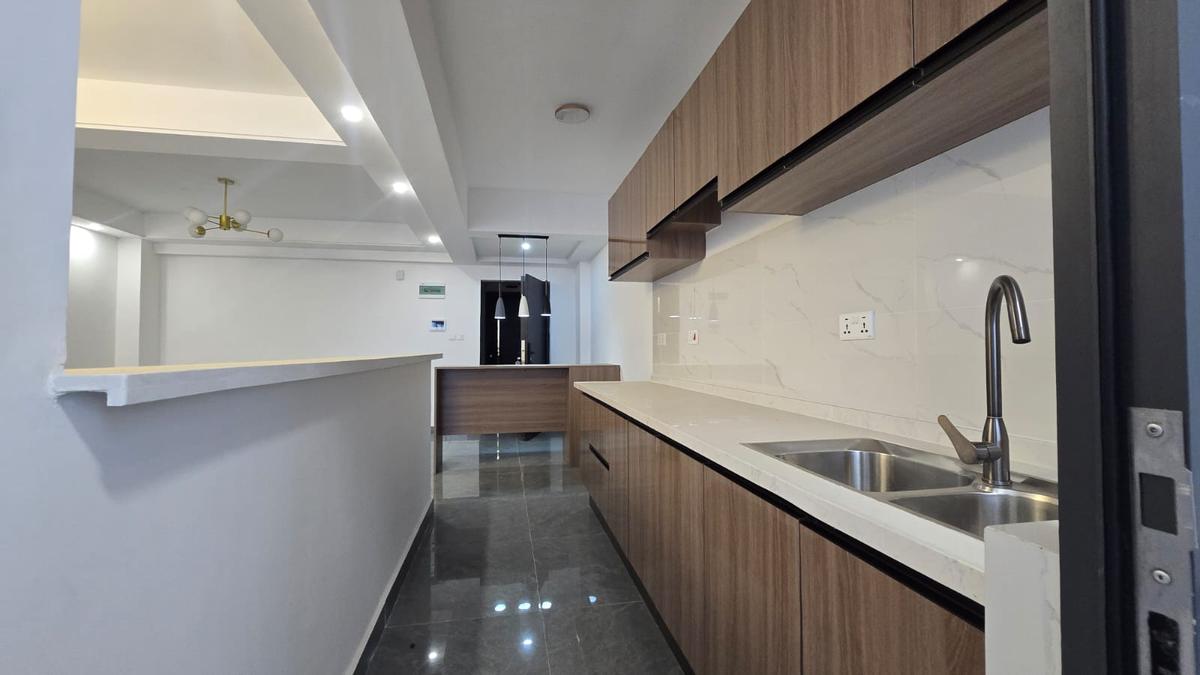 3 Bed Apartment with En Suite in Riverside - 2