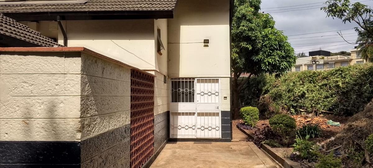 2 Bed Townhouse with En Suite in Lavington - 14