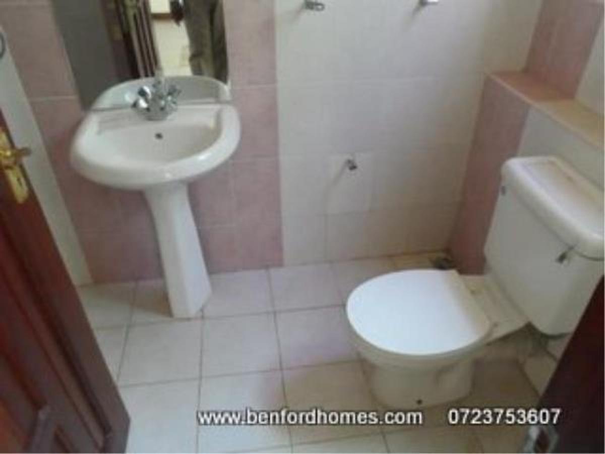 Furnished 3 Bed Apartment with En Suite at Area - 9