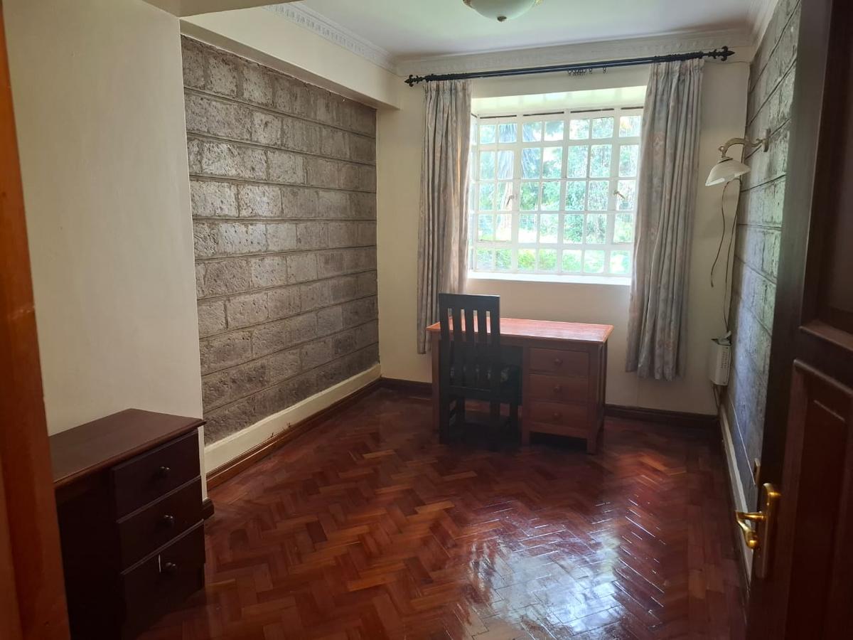 4 Bed House with En Suite in Lavington - 3