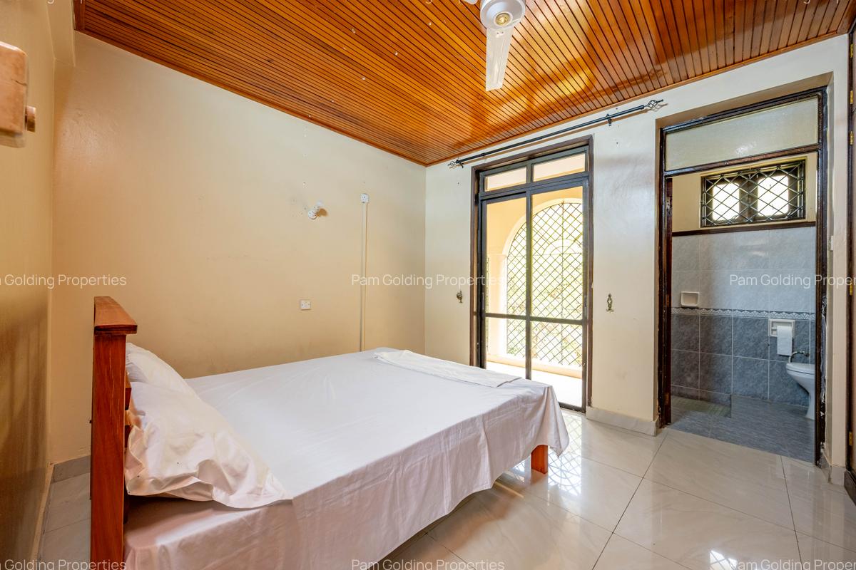 5 Bed Townhouse at Beach Road - 16