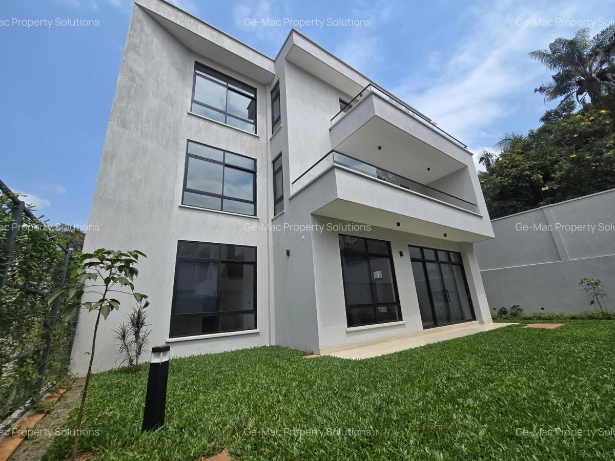 5 Bed House with En Suite in Lavington - 3