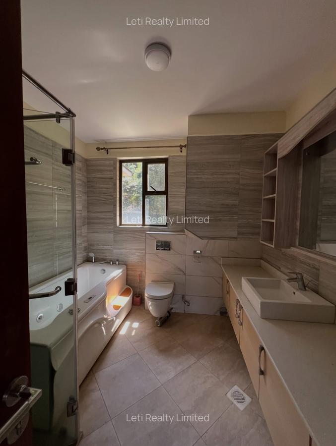 5 Bed Townhouse with En Suite in Lavington - 12