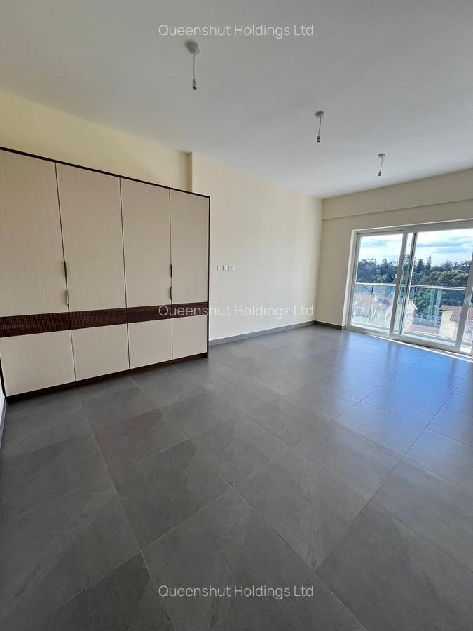 3 Bed Apartment with En Suite in Parklands - 13