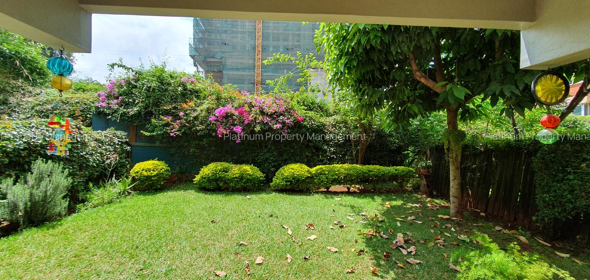 4 Bed House with En Suite at Church Rd - 4