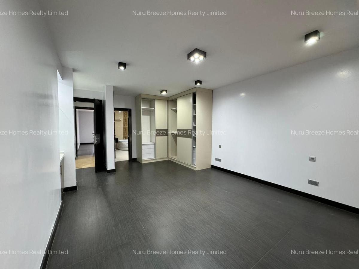 3 Bed Apartment with En Suite in Riverside - 4