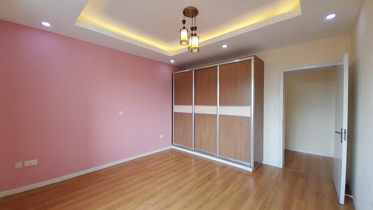 Furnished 3 Bed Apartment with En Suite at Brookside Drive - 8