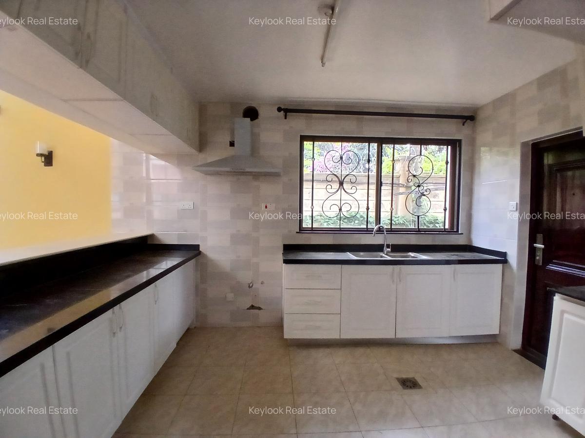 5 Bed Townhouse with En Suite at Lavington Green - 19