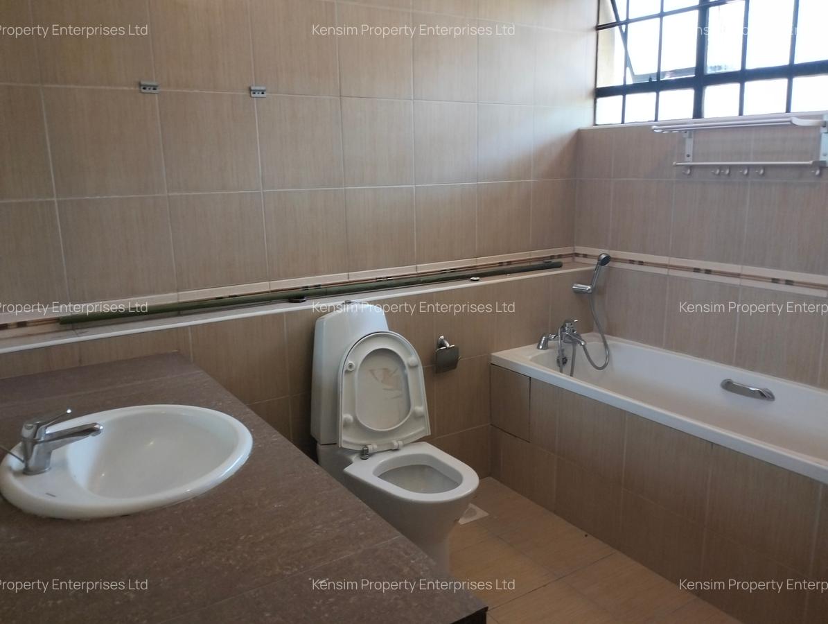 4 Bed Townhouse with En Suite in Lavington - 10