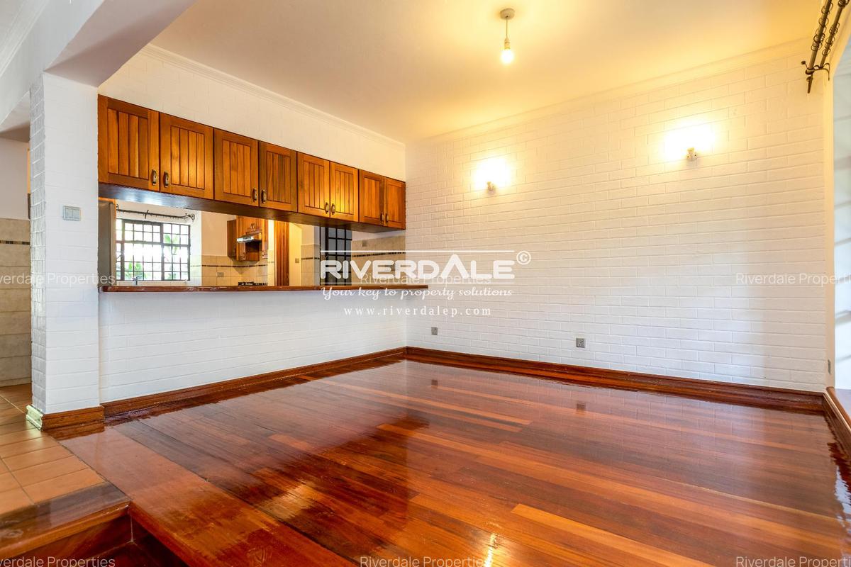 4 Bed Villa with En Suite in Westlands Area - 2