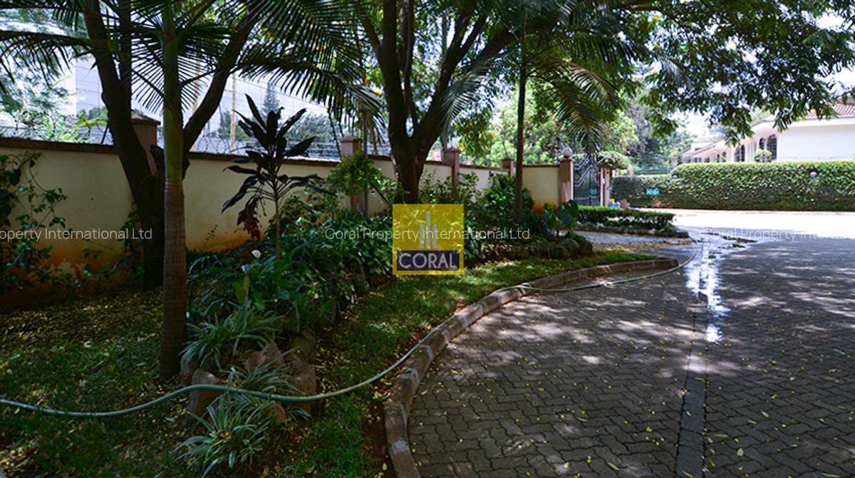 3 Bed Apartment in Riverside - 19