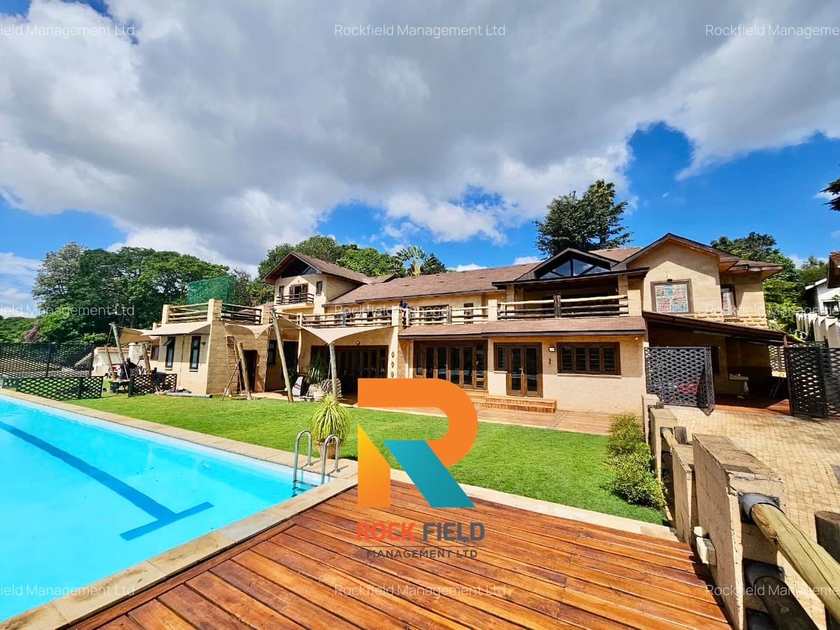 5 Bed House with En Suite in Lavington - 11