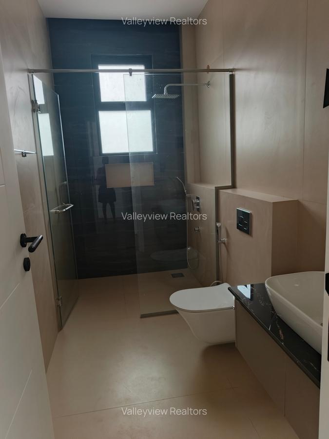 5 Bed Townhouse with En Suite at Lavington - 15