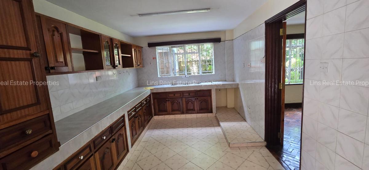 4 Bed Townhouse with En Suite in Lavington - 11