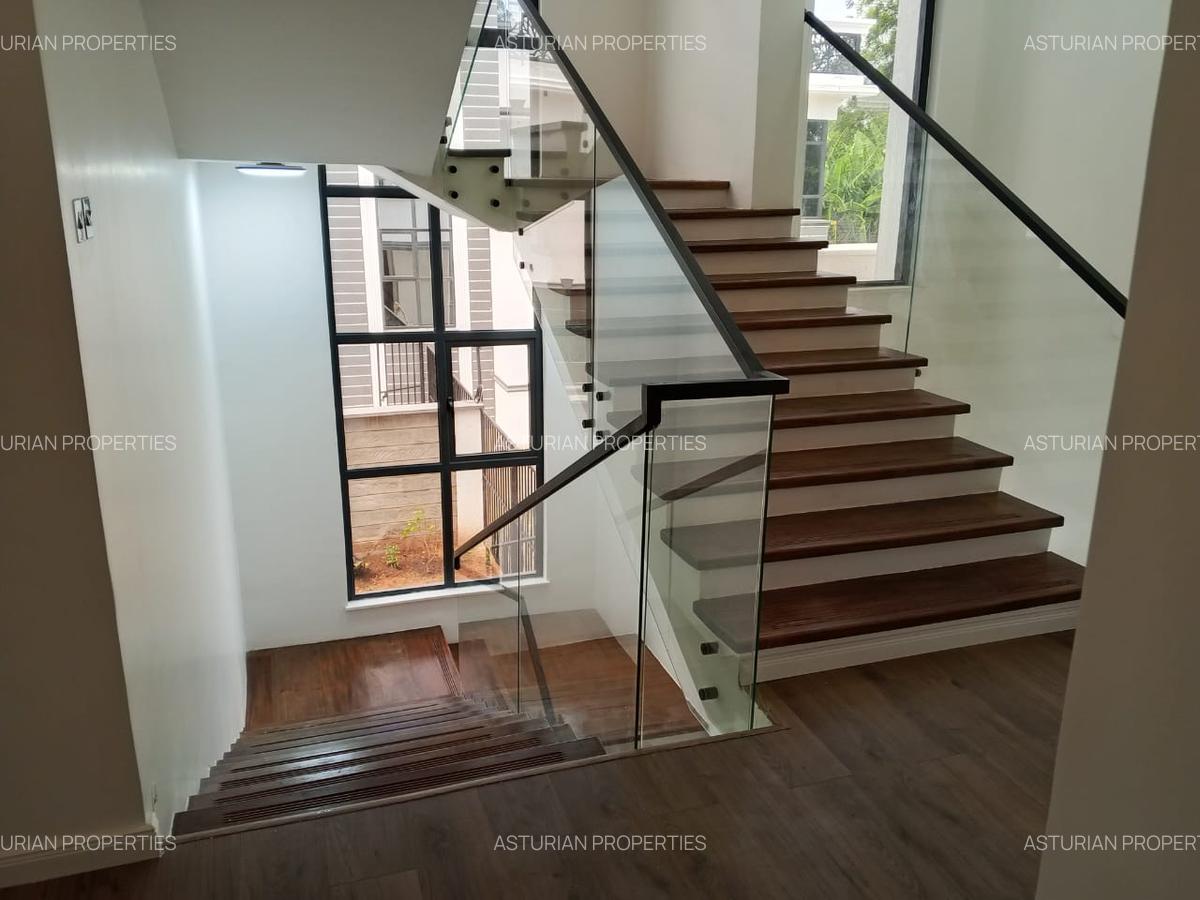 5 Bed Townhouse with En Suite in Lavington - 4