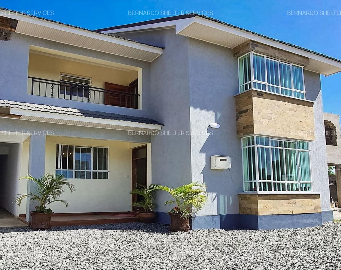 4 Bed House with En Suite at Five Star Road - 14