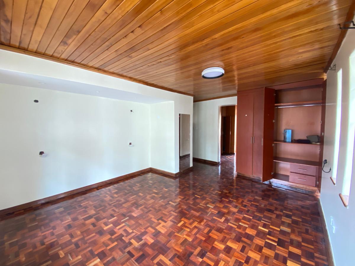 4 Bed Townhouse with En Suite in Lavington - 16