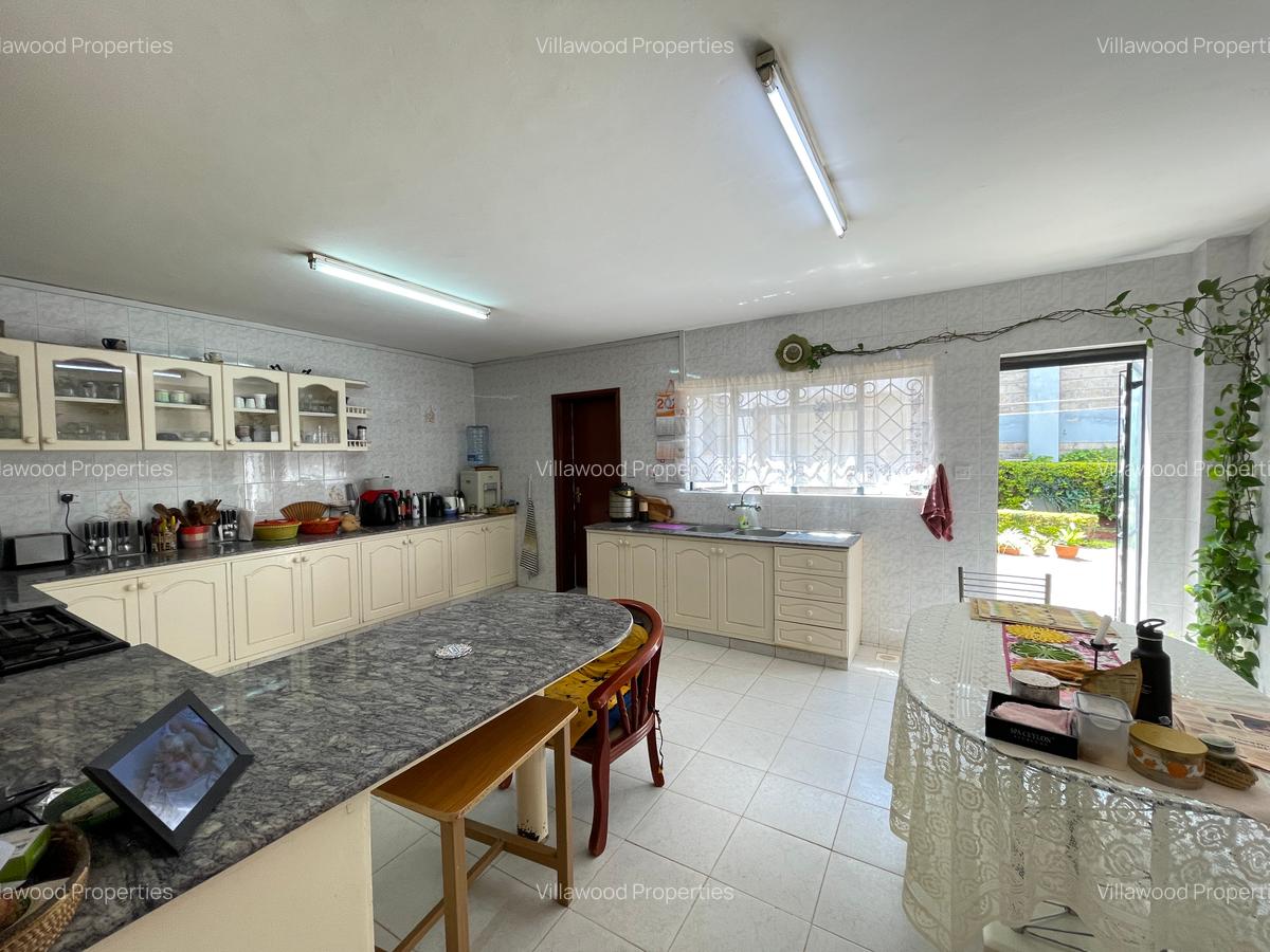 4 Bed House with En Suite in Spring Valley - 3