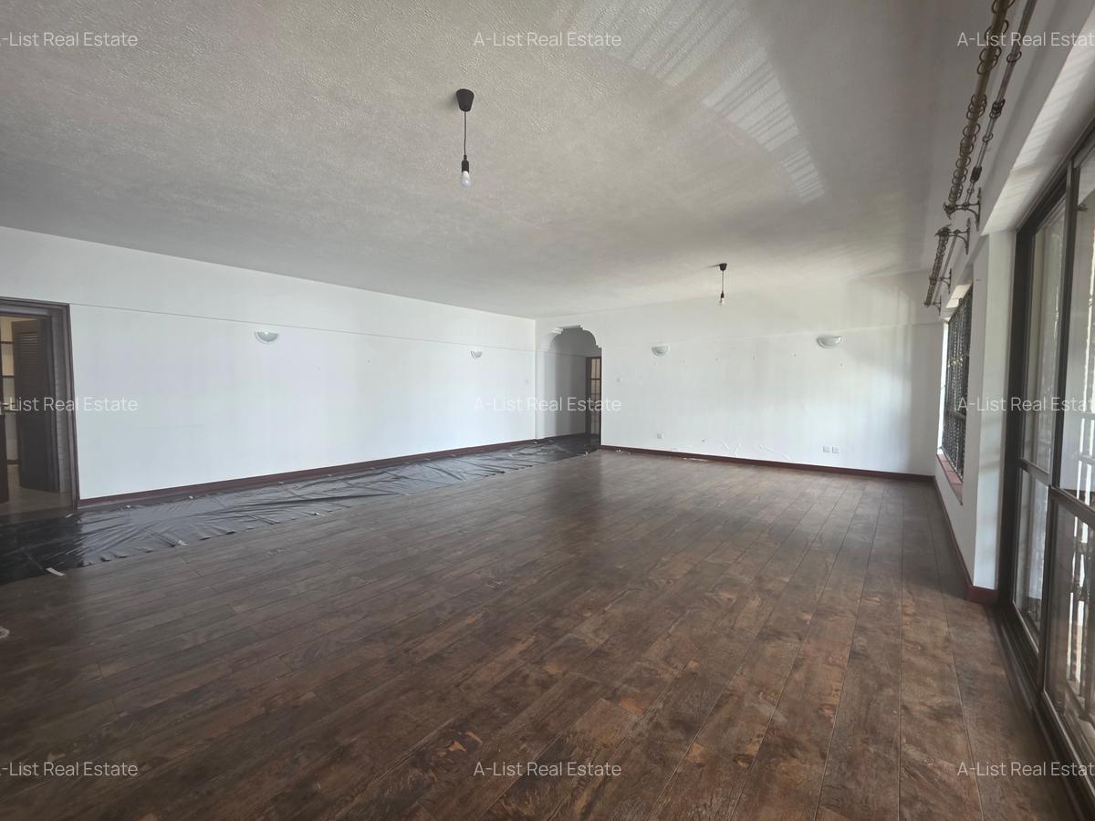 4 Bed Apartment with En Suite at Brookside Drive - 18