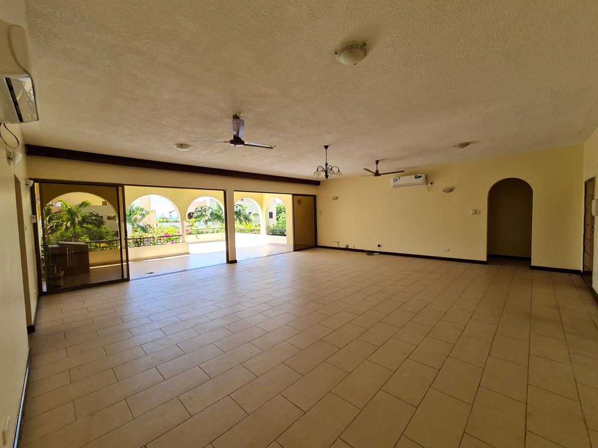 3 Bed Apartment with En Suite in Nyali Area - 11