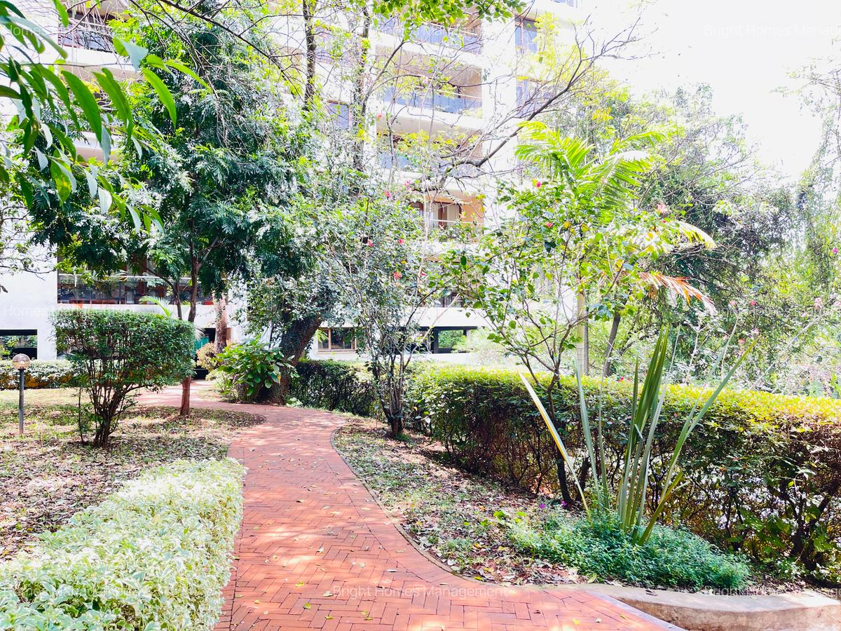 4 Bed Apartment with En Suite in Riverside - 1