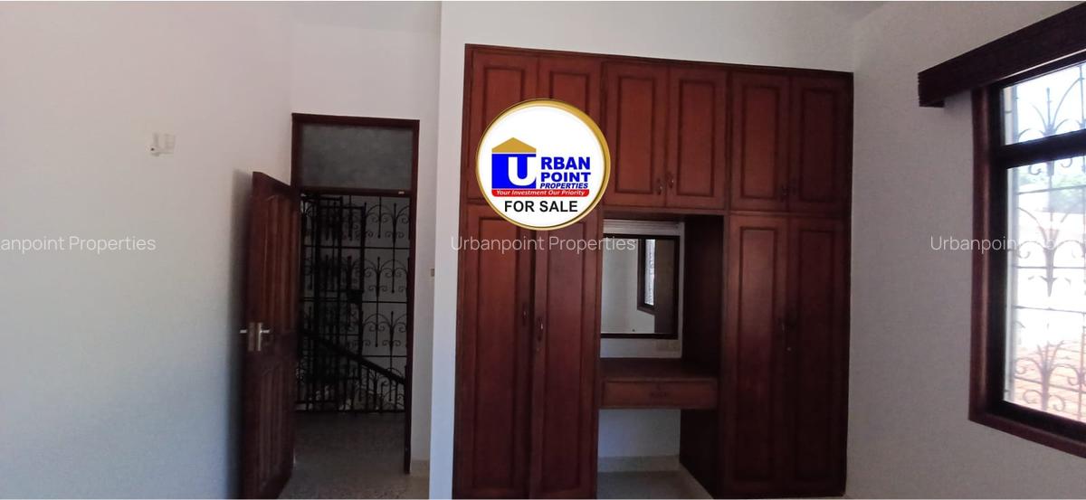 5 Bed House with En Suite in Nyali Area - 8