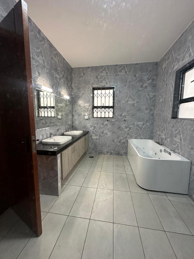 7 Bed Villa with En Suite at Nyari - 12