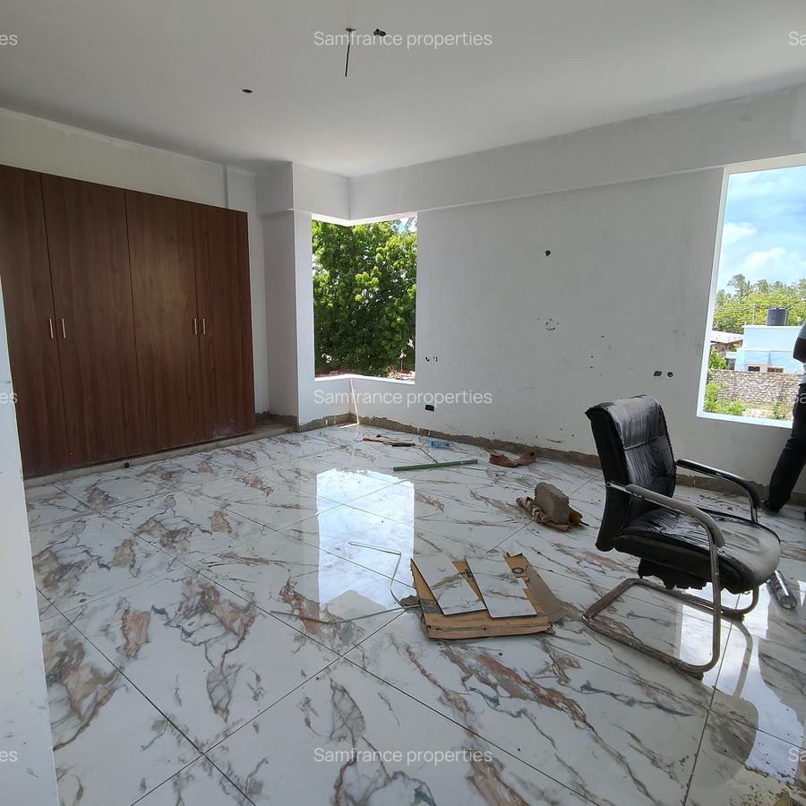 Serviced 3 Bed Apartment with En Suite at Serena Road - 8