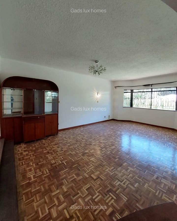 4 Bed Townhouse with En Suite at Westlands - 10