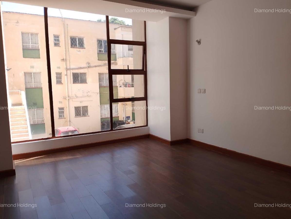 3 Bed Apartment with En Suite at Parklands - 7