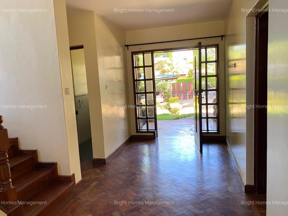 5 Bed Villa with En Suite in Rosslyn - 14