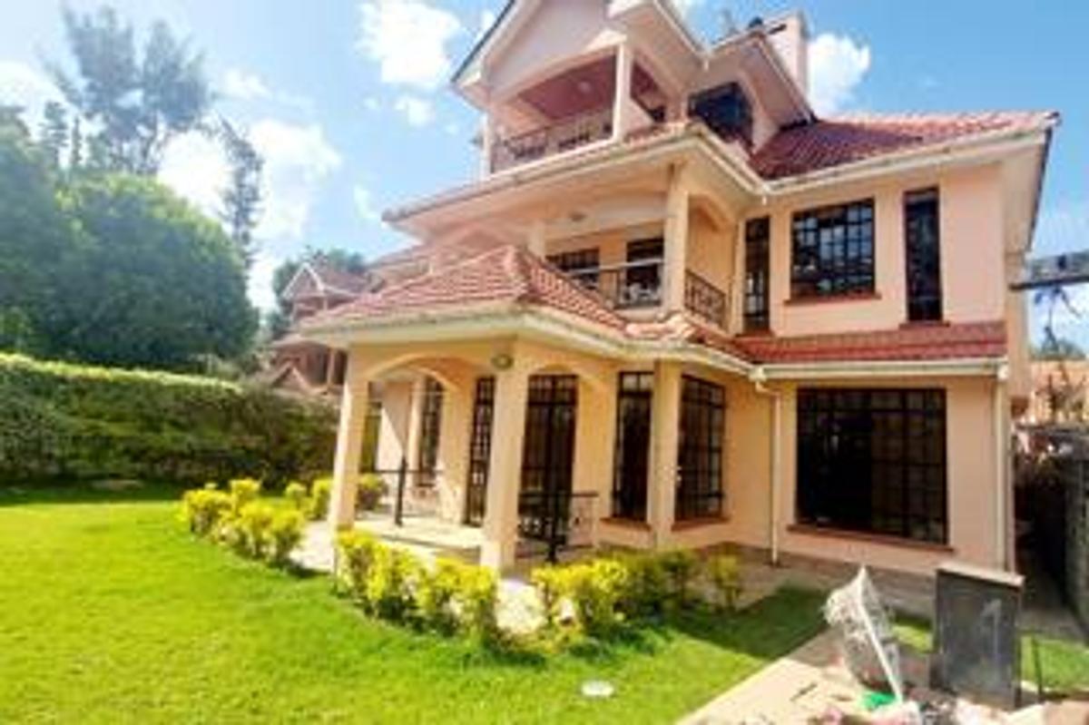 5 Bed Townhouse with En Suite at Lavington Green - 1