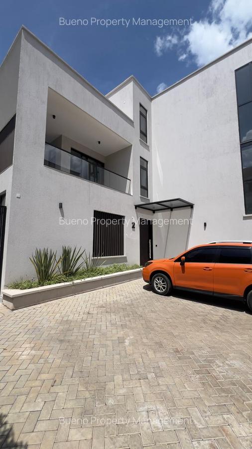 5 Bed Townhouse with En Suite in Lavington - 2