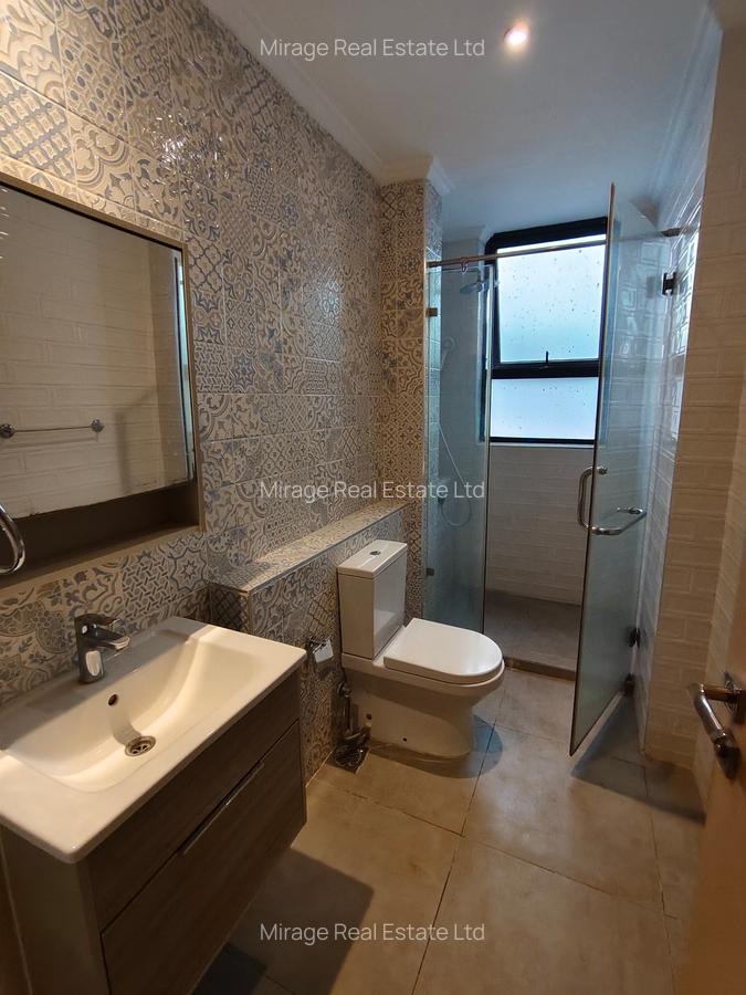 4 Bed Apartment with Swimming Pool in Parklands - 16