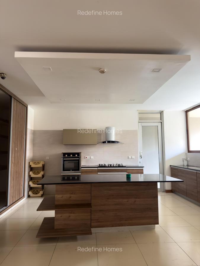 3 Bed Apartment with En Suite in Parklands - 16