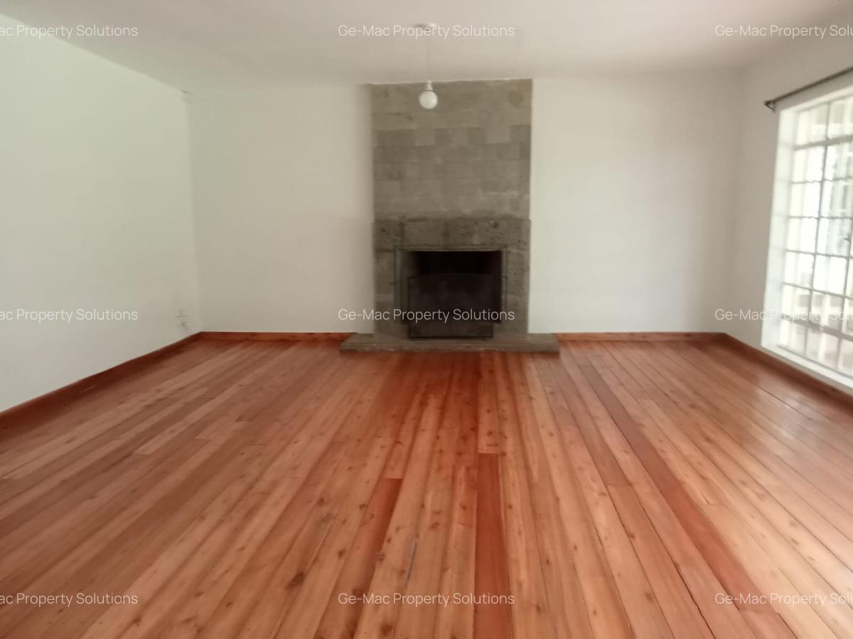 3 Bed House with En Suite in Ridgeways - 3