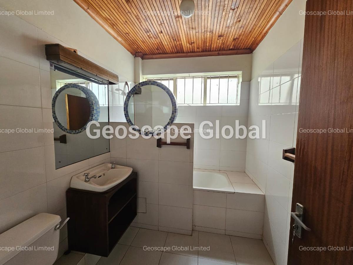 4 Bed House with En Suite in Spring Valley - 7