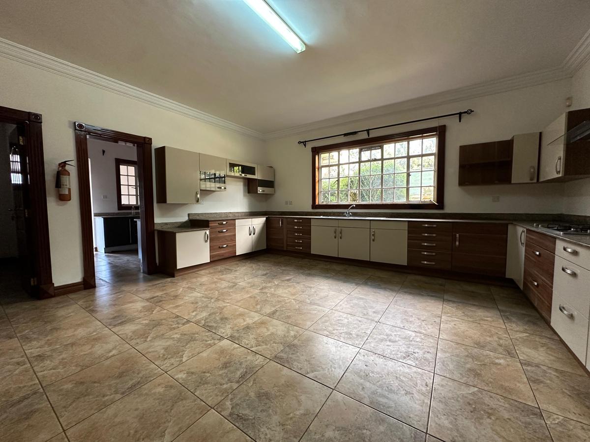 5 Bed Villa with En Suite at Lavington - 10