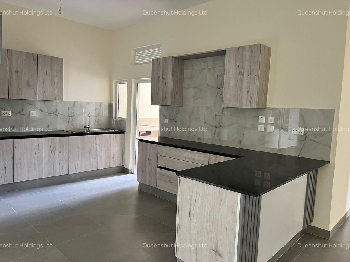 3 Bed Apartment with En Suite in Parklands - 1