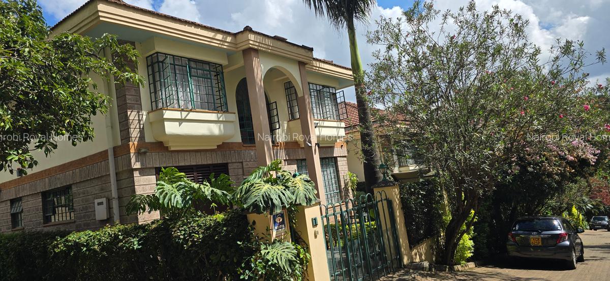 4 Bed Townhouse with En Suite at Brookside Garden - 1