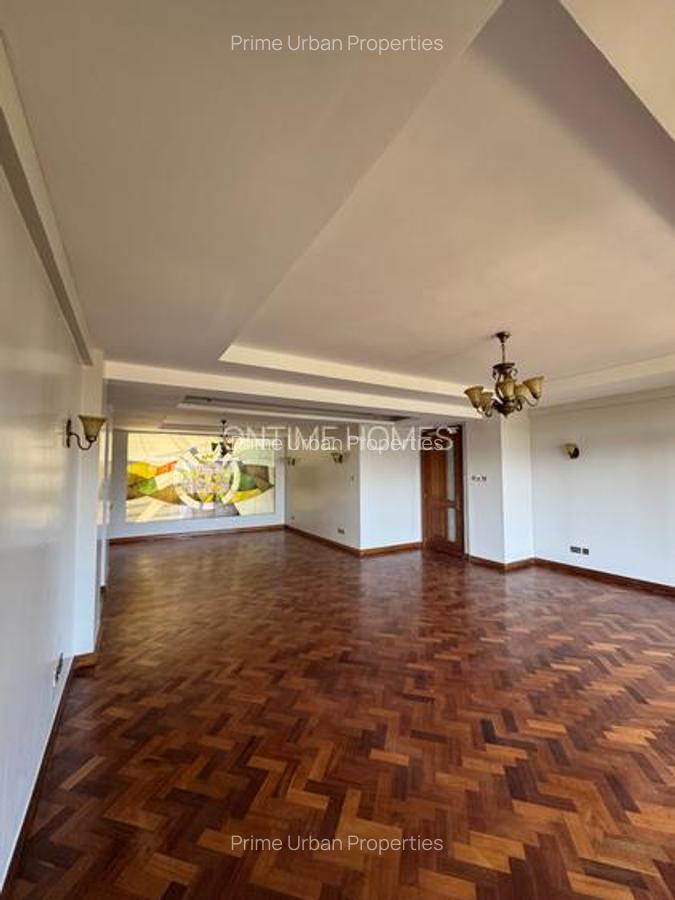4 Bed Apartment with En Suite in Riverside - 16