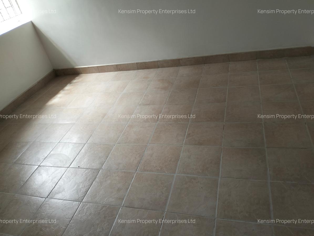 5 Bed House with En Suite in Lavington - 3