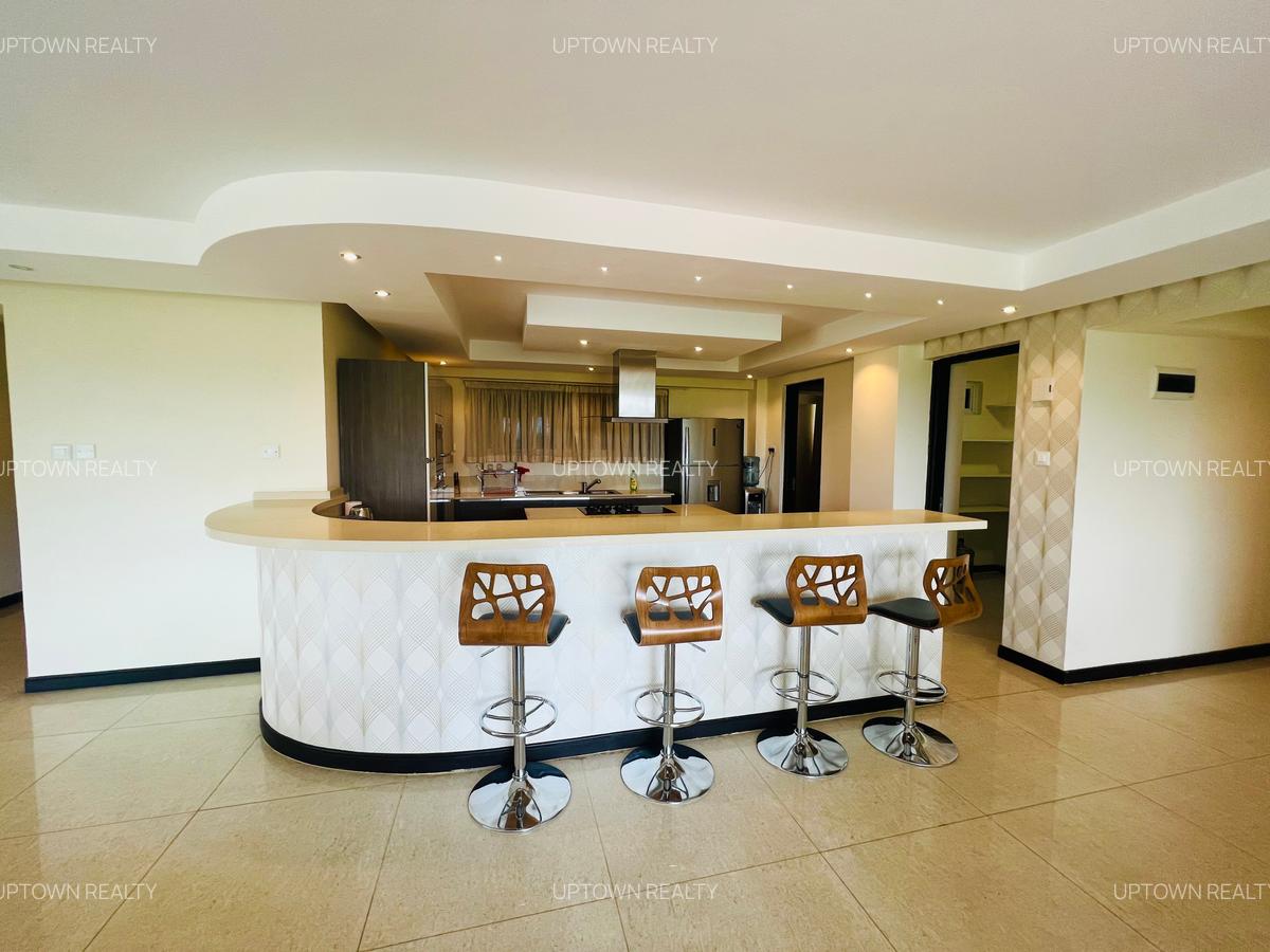 Serviced 3 Bed Apartment with En Suite at Riverside - 2