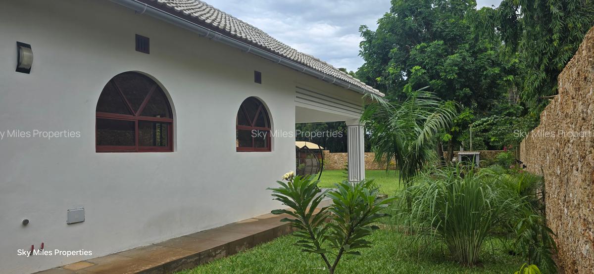 3 Bed Villa with En Suite at La-Marina - 10